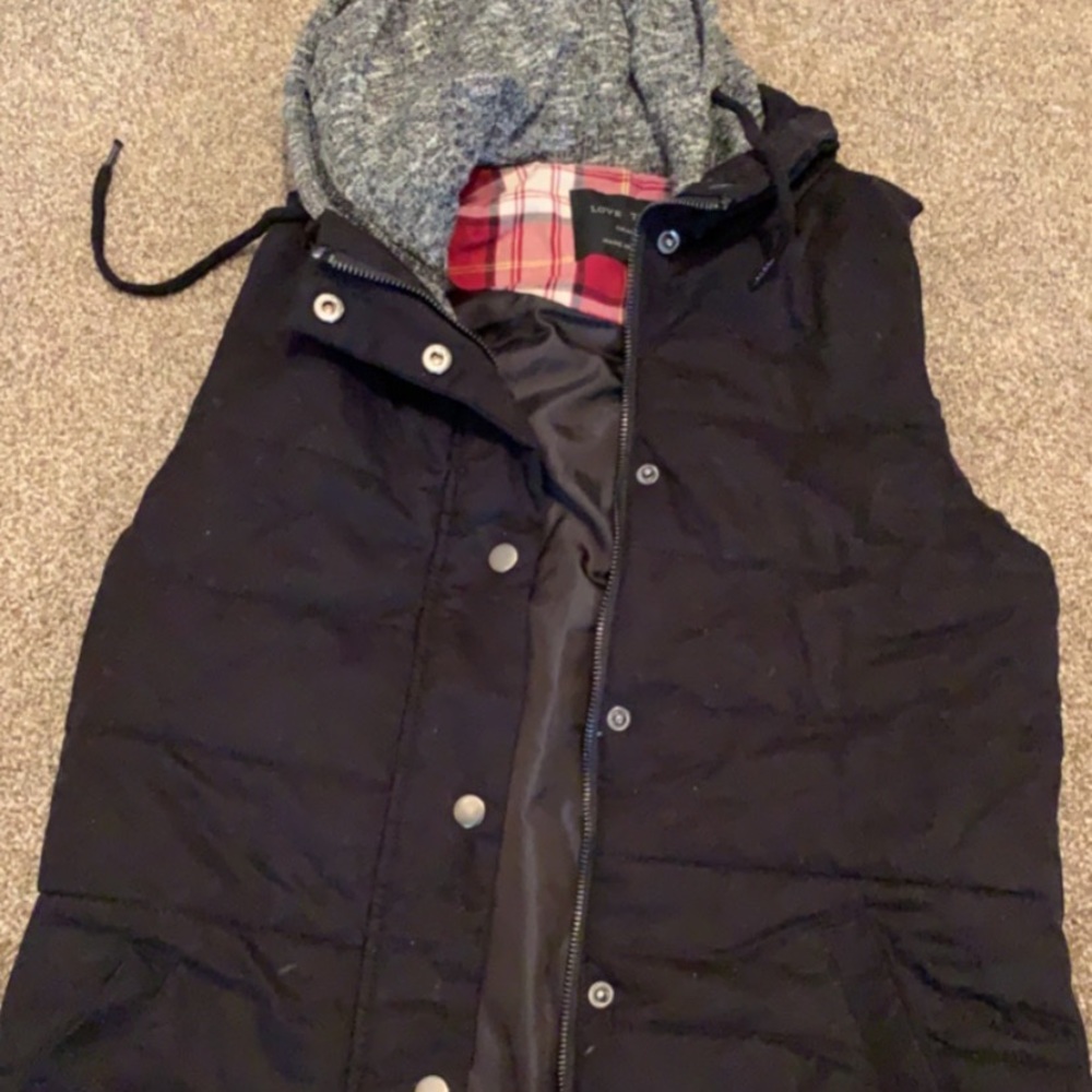 Small Tree black puffer vest with hood